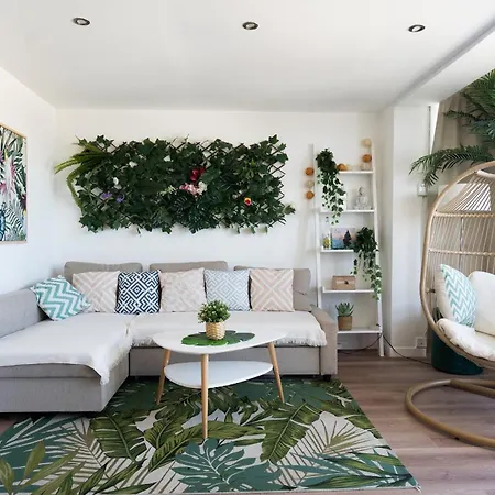 - - Sleeps 4 - Side Apartment *
