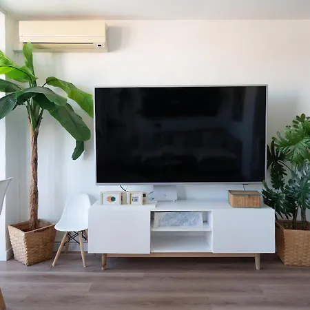 - - Sleeps 4 - Side Apartment *