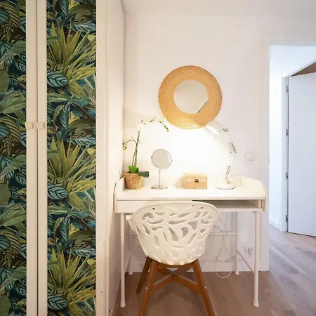 - - Sleeps 4 - Side Apartment Castelldefels