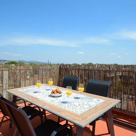 Apartment - - Sleeps 4 - Side