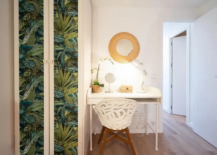 - - Sleeps 4 - Side Apartment Castelldefels